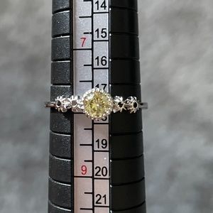 💛 2/$20 💛 Fragrant Jewels ring. Sz 8